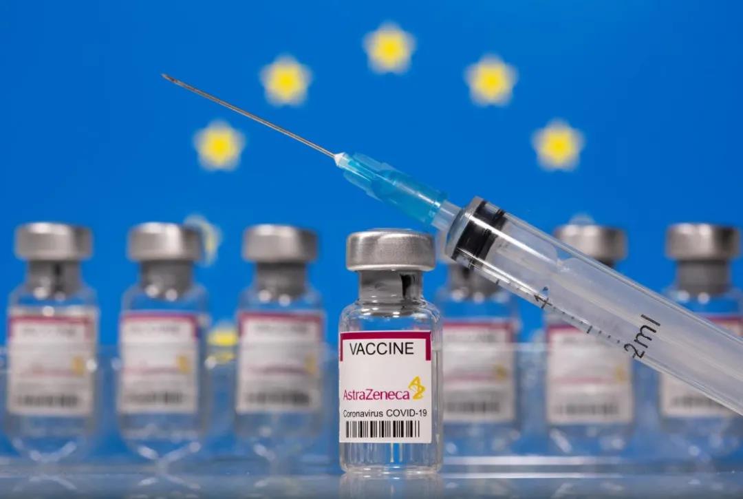 阿斯利康疫苗争议不断，欧盟却大开“绿灯”！英国首相更准备以身试疫苗！