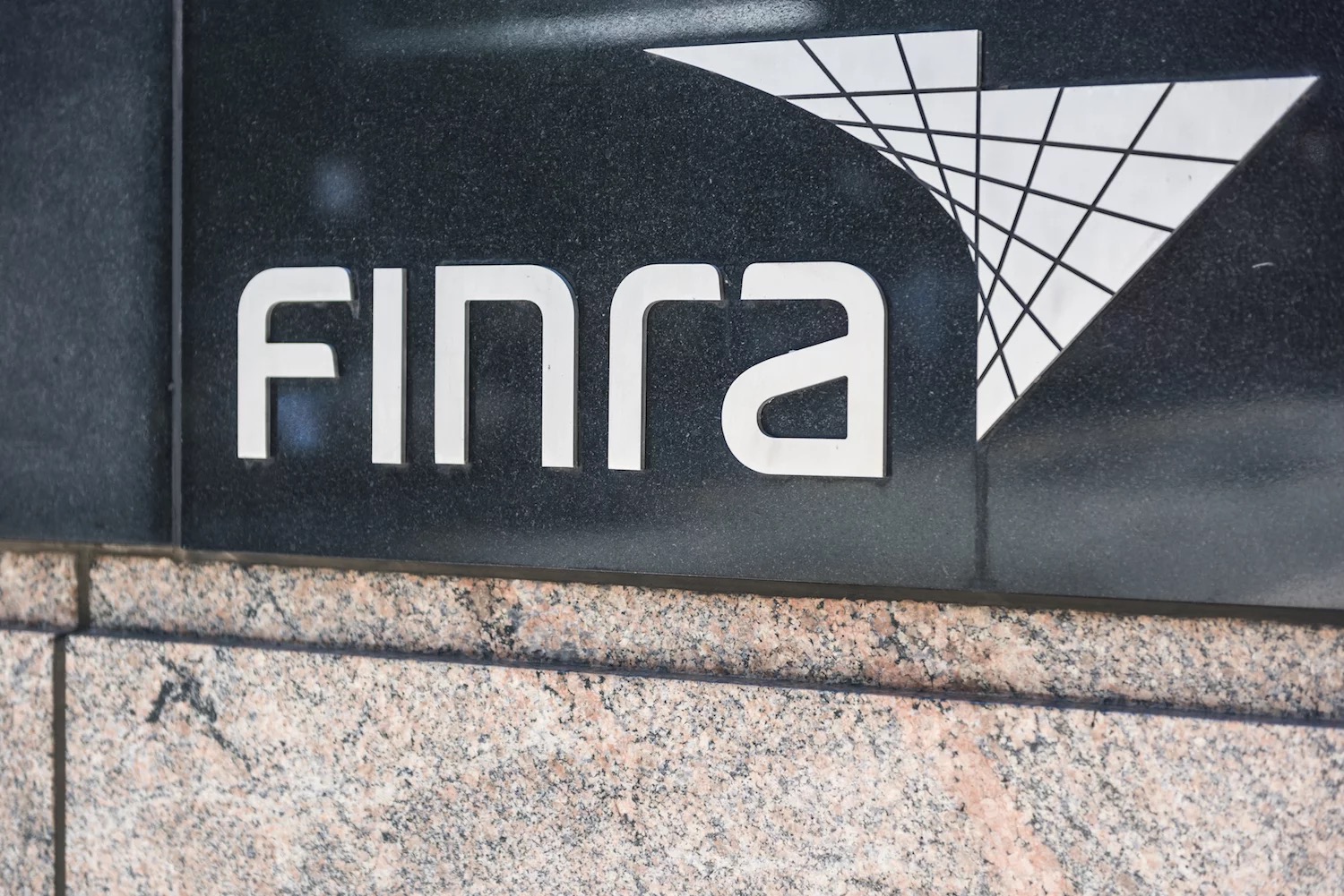 FINRA对Citadel Securities处以27.5万美元罚款