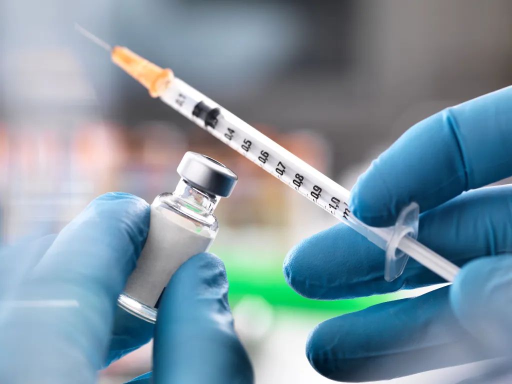 据悉美国FDA完全批准辉瑞的新冠疫苗